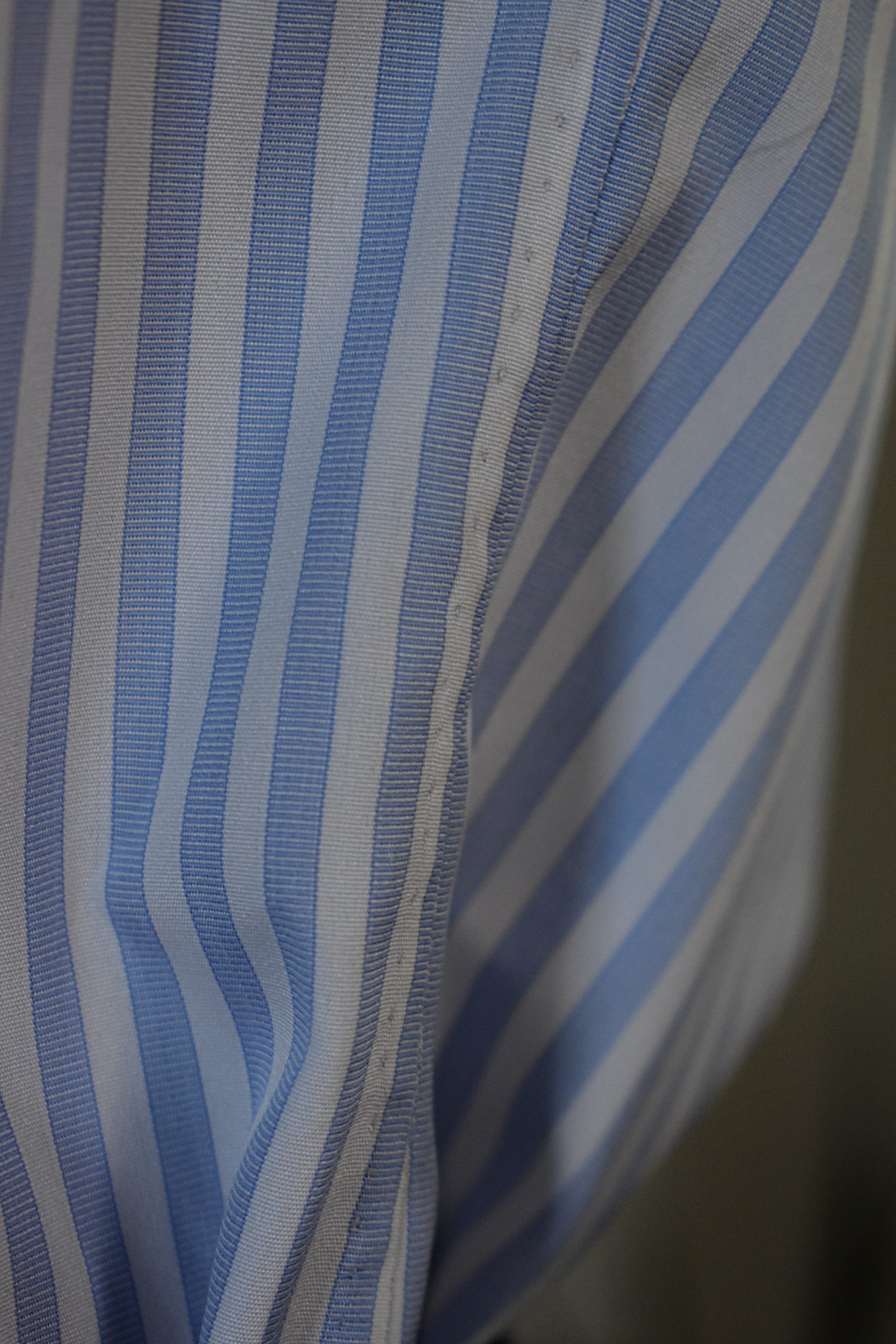 HAND-SEWN SHIRT IN BLUE & WHITE STRIPED 120s 2-PLY POPLIN 11 HAND-SEWN SHIRT IN BLUE & WHITE STRIPED 120s 2-PLY POPLIN - Image 11