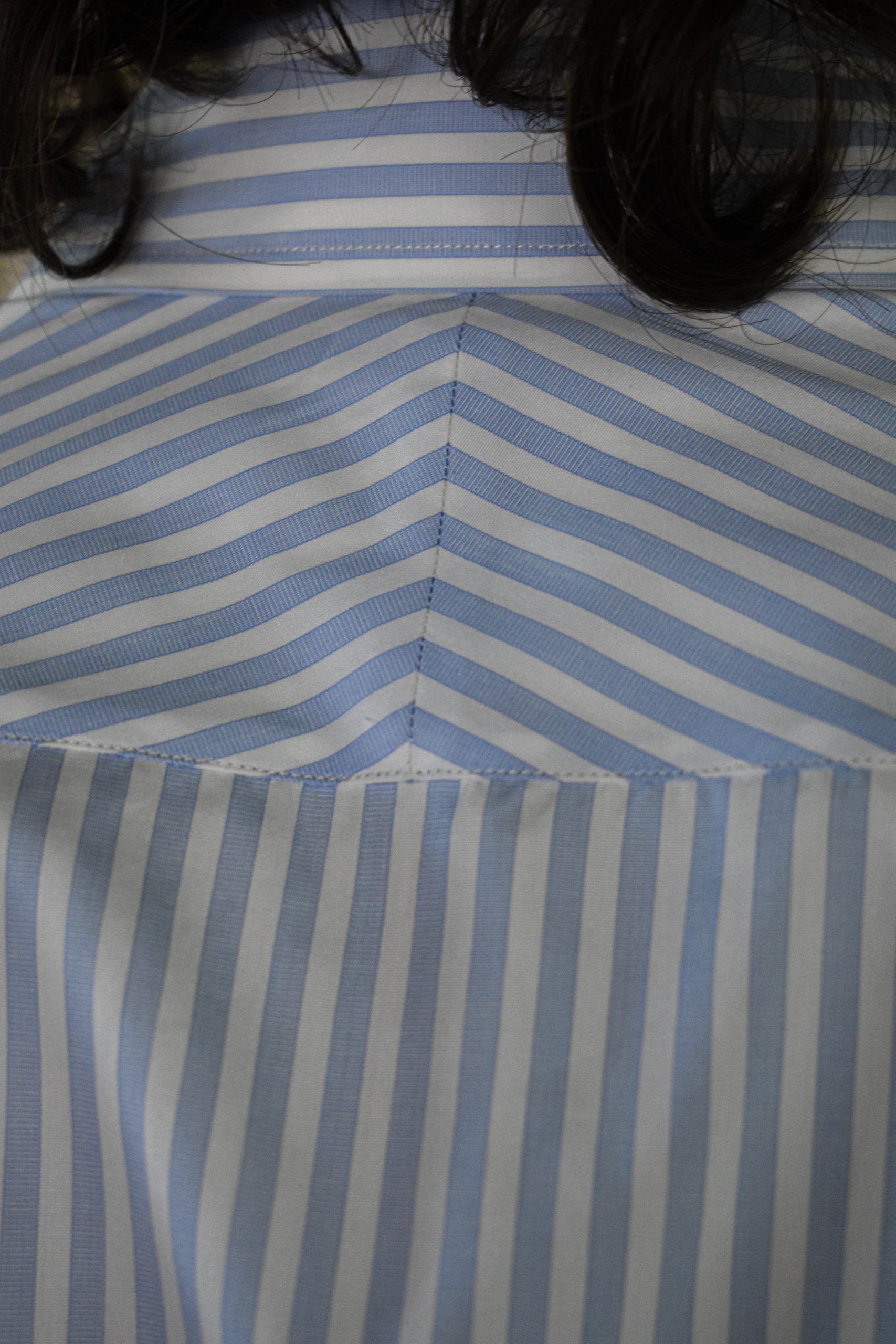 HAND-SEWN SHIRT IN BLUE & WHITE STRIPED 120s 2-PLY POPLIN 5 HAND-SEWN SHIRT IN BLUE & WHITE STRIPED 120s 2-PLY POPLIN - Image 5
