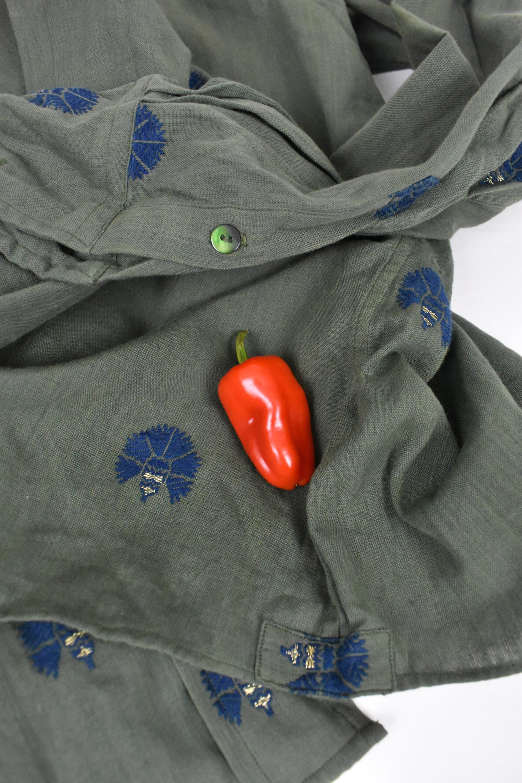 UTTERLY NATURAL SHIRT 5: PLANT-DYED, HANDLOOMED 4 UTTERLY NATURAL SHIRT 5: PLANT-DYED, HANDLOOMED - Image 4