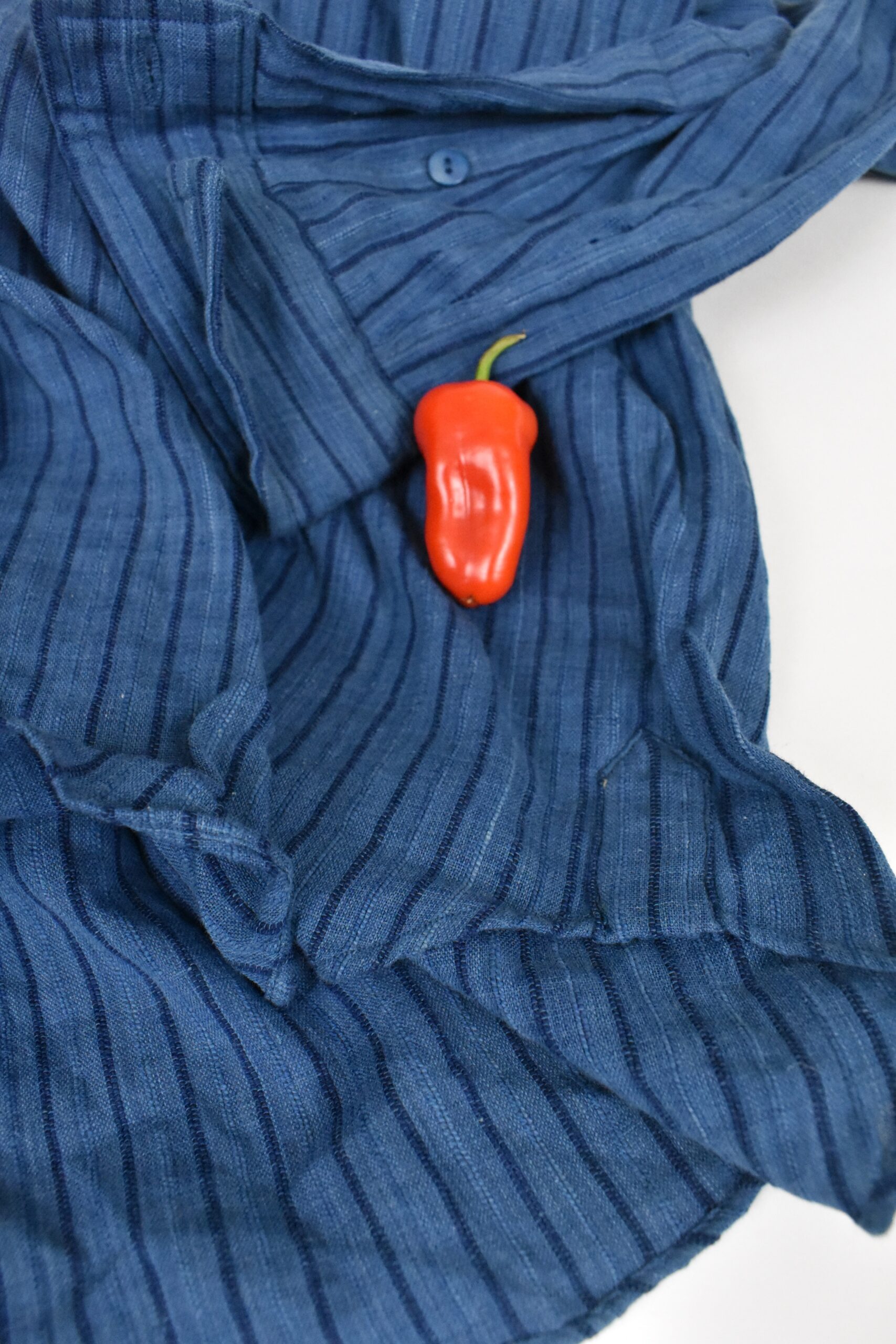 UTTERLY NATURAL SHIRT 7: PLANT DYED, HANDLOOMED 2 UTTERLY NATURAL SHIRT 7: PLANT DYED, HANDLOOMED - Image 2