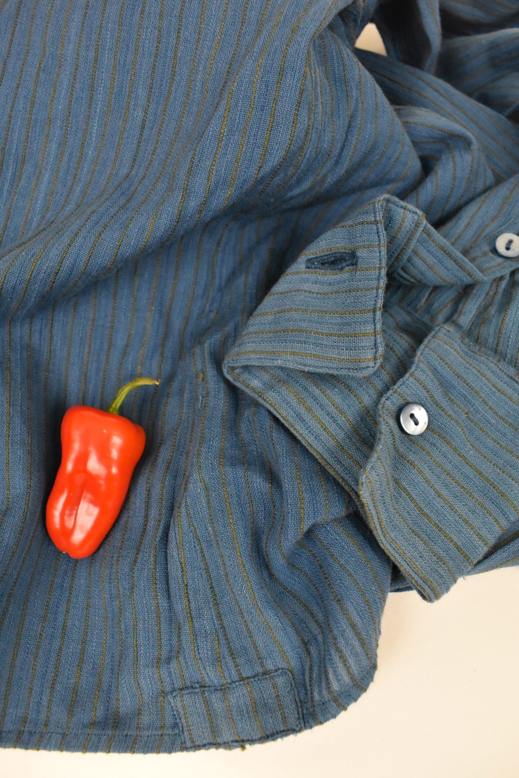 UTTERLY NATURAL SHIRT 6: PLANT DYED, HANDLOOMED 2 UTTERLY NATURAL SHIRT 6: PLANT DYED, HANDLOOMED - Image 2