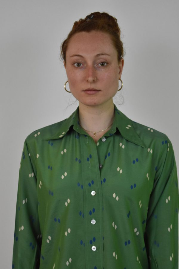THE LIBRARIAN'S SHIRT IN GREEN SILK AND COTTON.