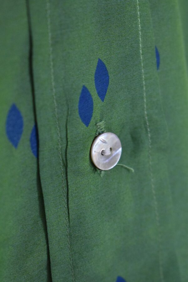 THE LIBRARIAN'S SHIRT IN GREEN SILK AND COTTON. - Image 6