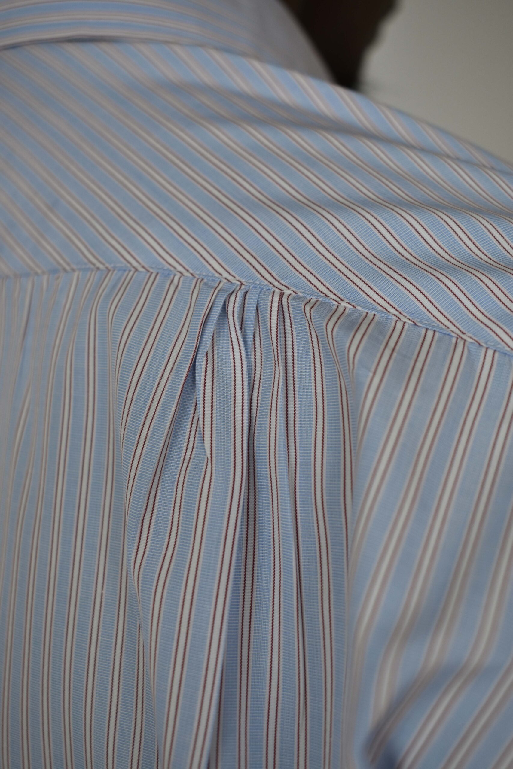 HAND-SEWN GRANDI & RUBINELLI SHIRT IN RED & WHITE ON BLUE 8 HAND-SEWN GRANDI & RUBINELLI SHIRT IN RED & WHITE ON BLUE - Image 8