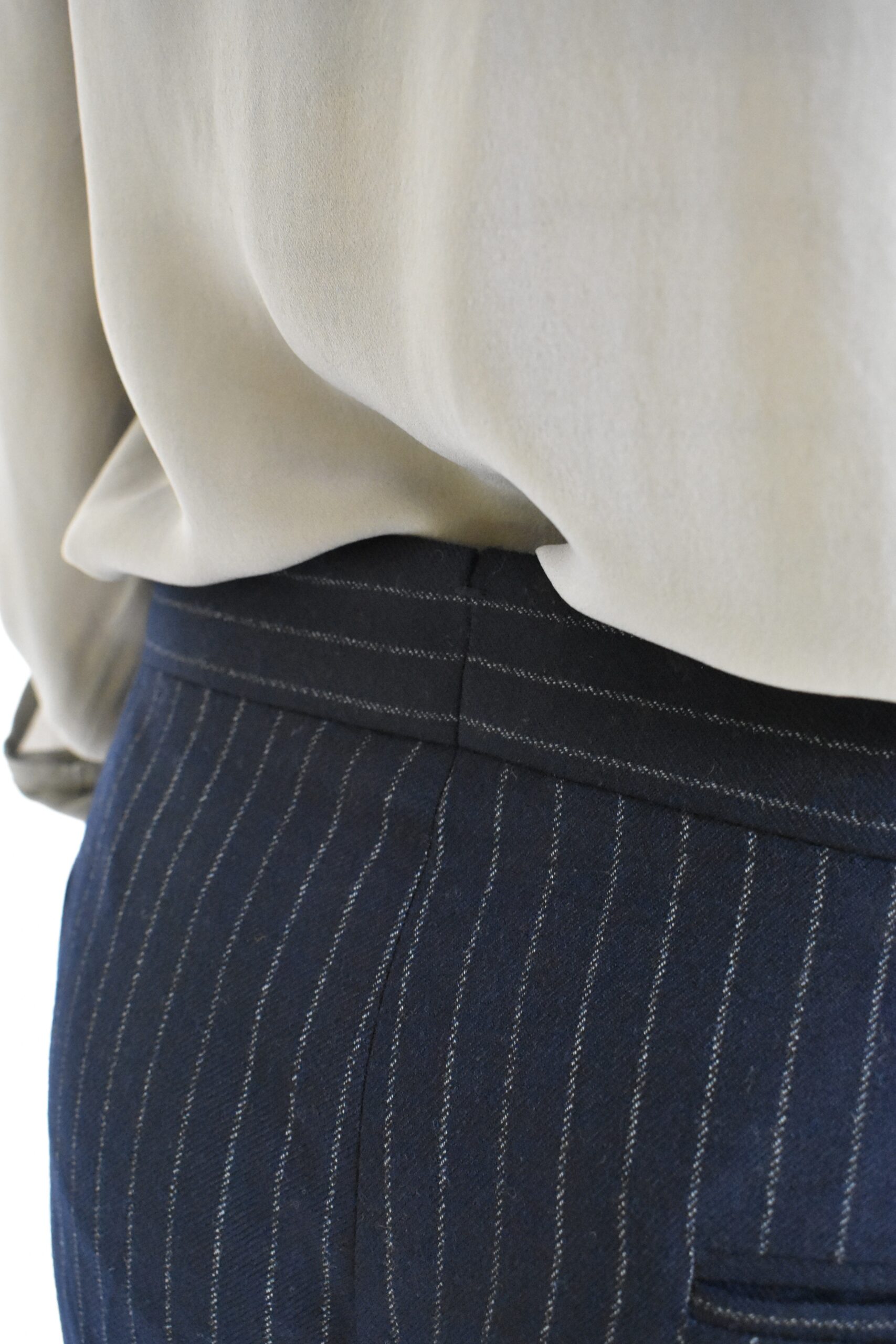 SIMPLE TAPERED PANTS IN NAVY BLUE PINSTRIPED WOOL (Copy) 7 SIMPLE TAPERED PANTS IN NAVY BLUE PINSTRIPED WOOL (Copy) - Image 7