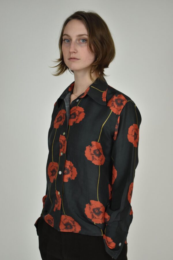 THE LIBRARIAN'S SHIRT IN RAW SILK WITH RED POPPIES 2 THE LIBRARIAN'S SHIRT IN RAW SILK WITH RED POPPIES - Image 2