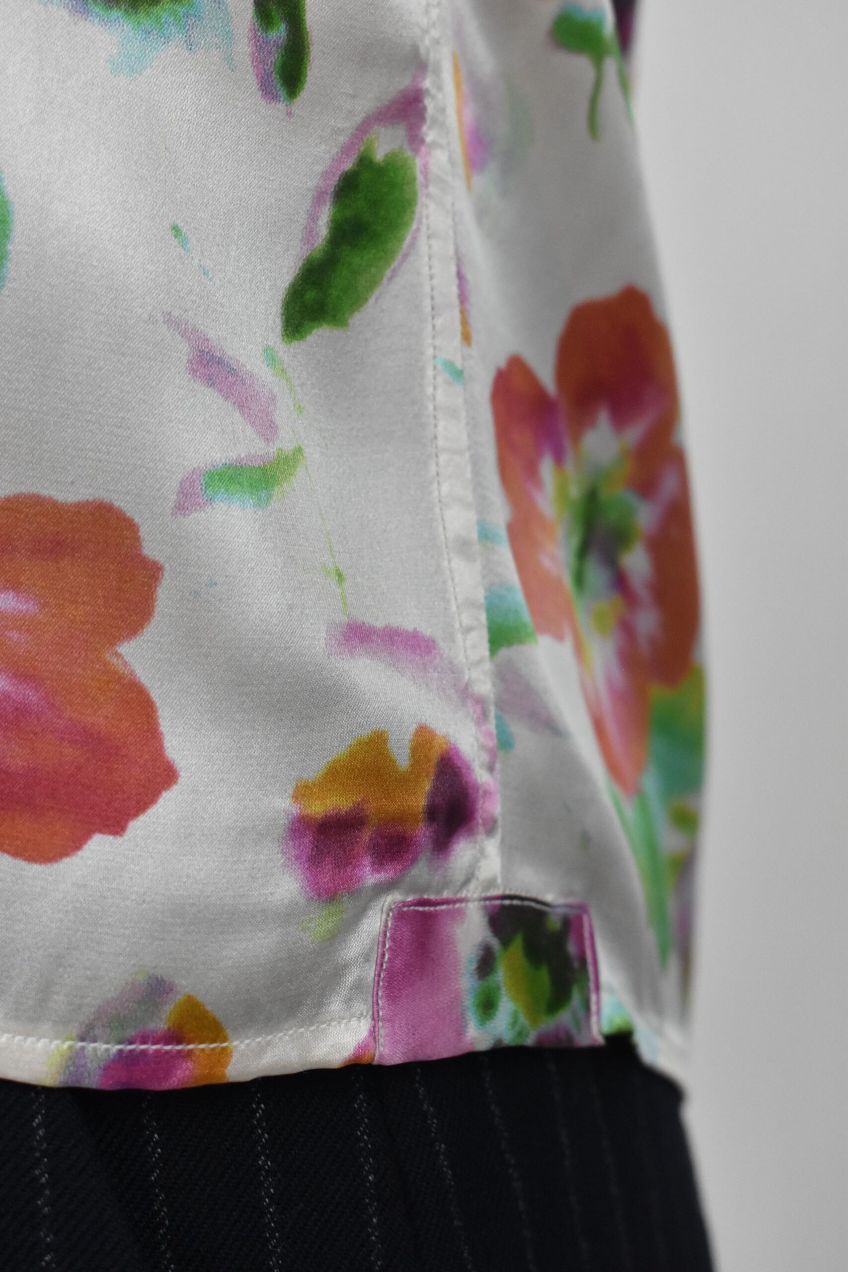 SIMPLE SHIRT IN COLORFUL CHARMEUSE SILK 4 SIMPLE SHIRT IN COLORFUL CHARMEUSE SILK - Image 4