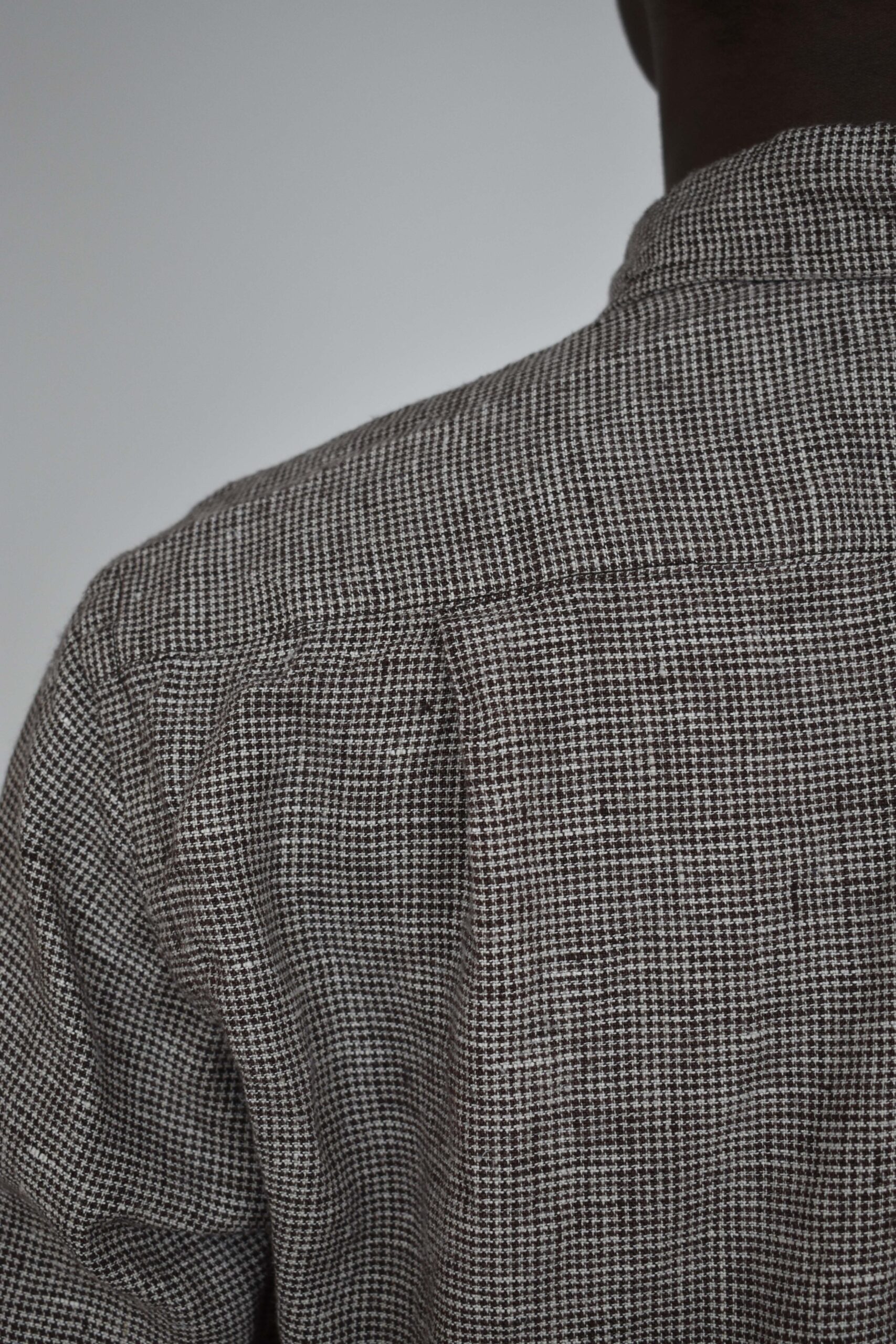 POPOVER SHIRT IN BROWN PUPPY-TOOTH LINEN 6 POPOVER SHIRT IN BROWN PUPPY-TOOTH LINEN - Image 6