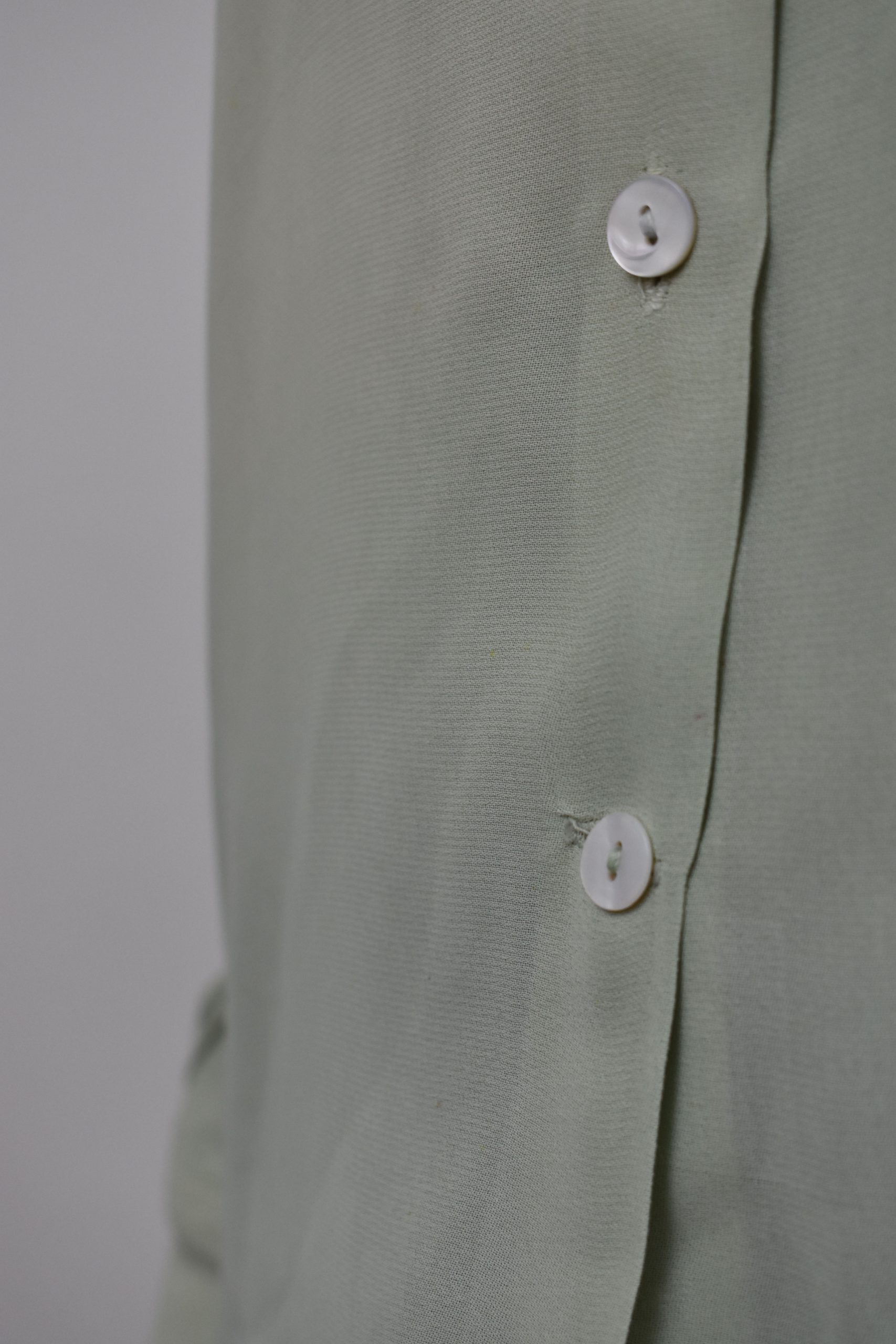 SIMPLE SHIRT IN DUSTY GREEN SILK GEORGETTE 6 SIMPLE SHIRT IN DUSTY GREEN SILK GEORGETTE - Image 6