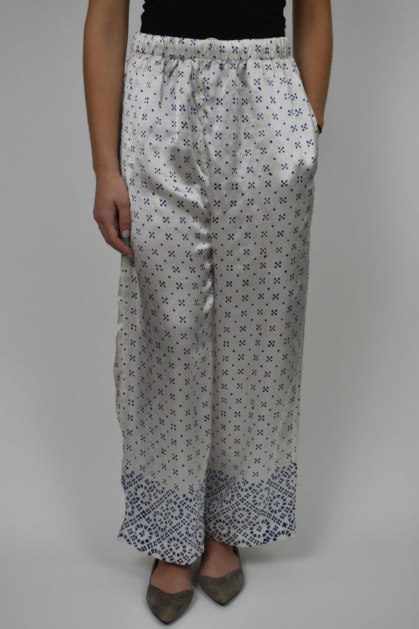 BLUE HAND-PRINTED CHARMEUSE SILK FLÂNEUSE PANTS - Image 3
