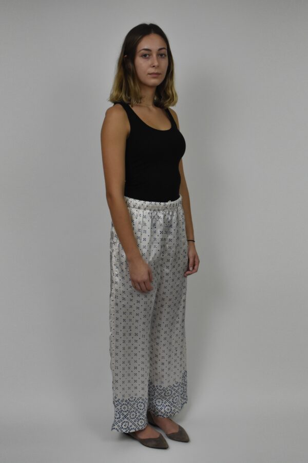 BLUE HAND-PRINTED CHARMEUSE SILK FLÂNEUSE PANTS - Image 2