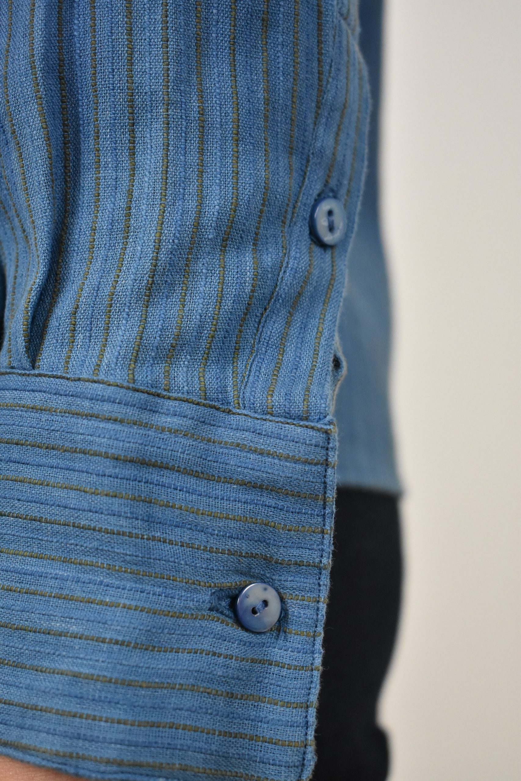 UTTERLY NATURAL SHIRT 6: PLANT DYED, HANDLOOMED 6 UTTERLY NATURAL SHIRT 6: PLANT DYED, HANDLOOMED - Image 6