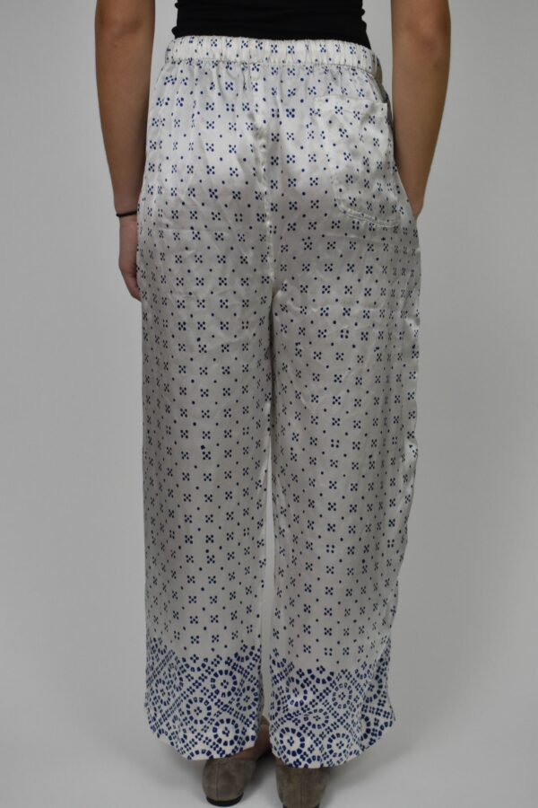 BLUE HAND-PRINTED CHARMEUSE SILK FLÂNEUSE PANTS - Image 6