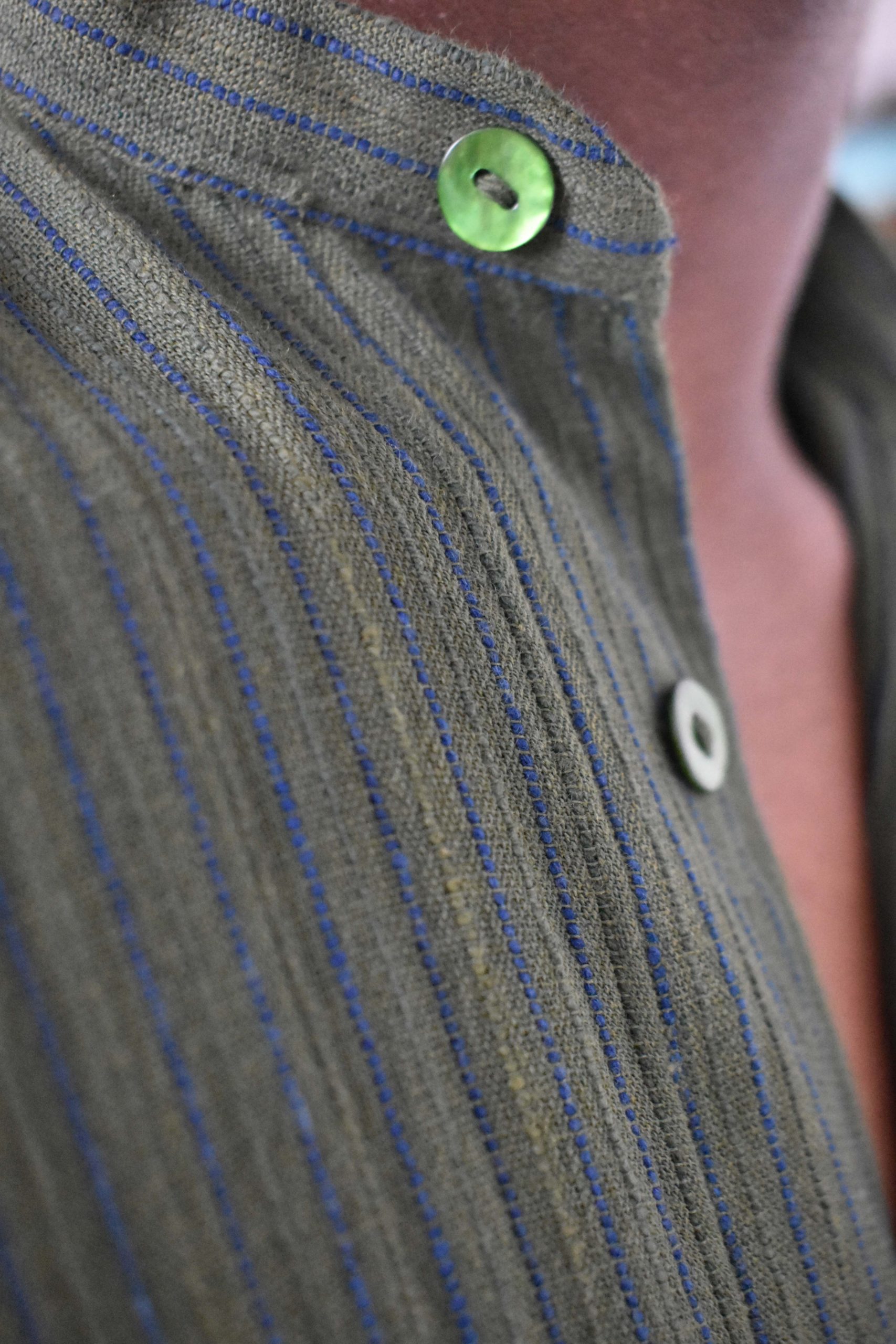 UTTERLY NATURAL SHIRT 8: PLANT DYED, HANDLOOMED 10 UTTERLY NATURAL SHIRT 8: PLANT DYED, HANDLOOMED - Image 10