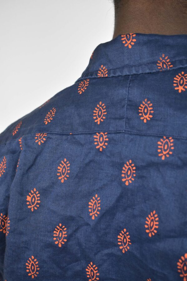 BLOCK-PRINTED NAVY LINEN SHIRT - Image 7