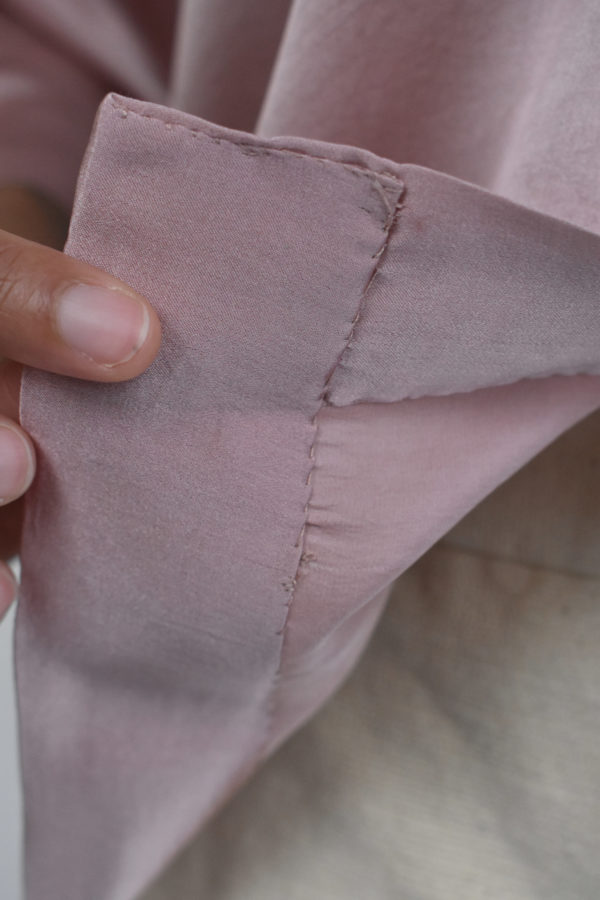 CROPPED SHIRT IN DUSTY ROSE CHARMEUSE SILK - Image 6