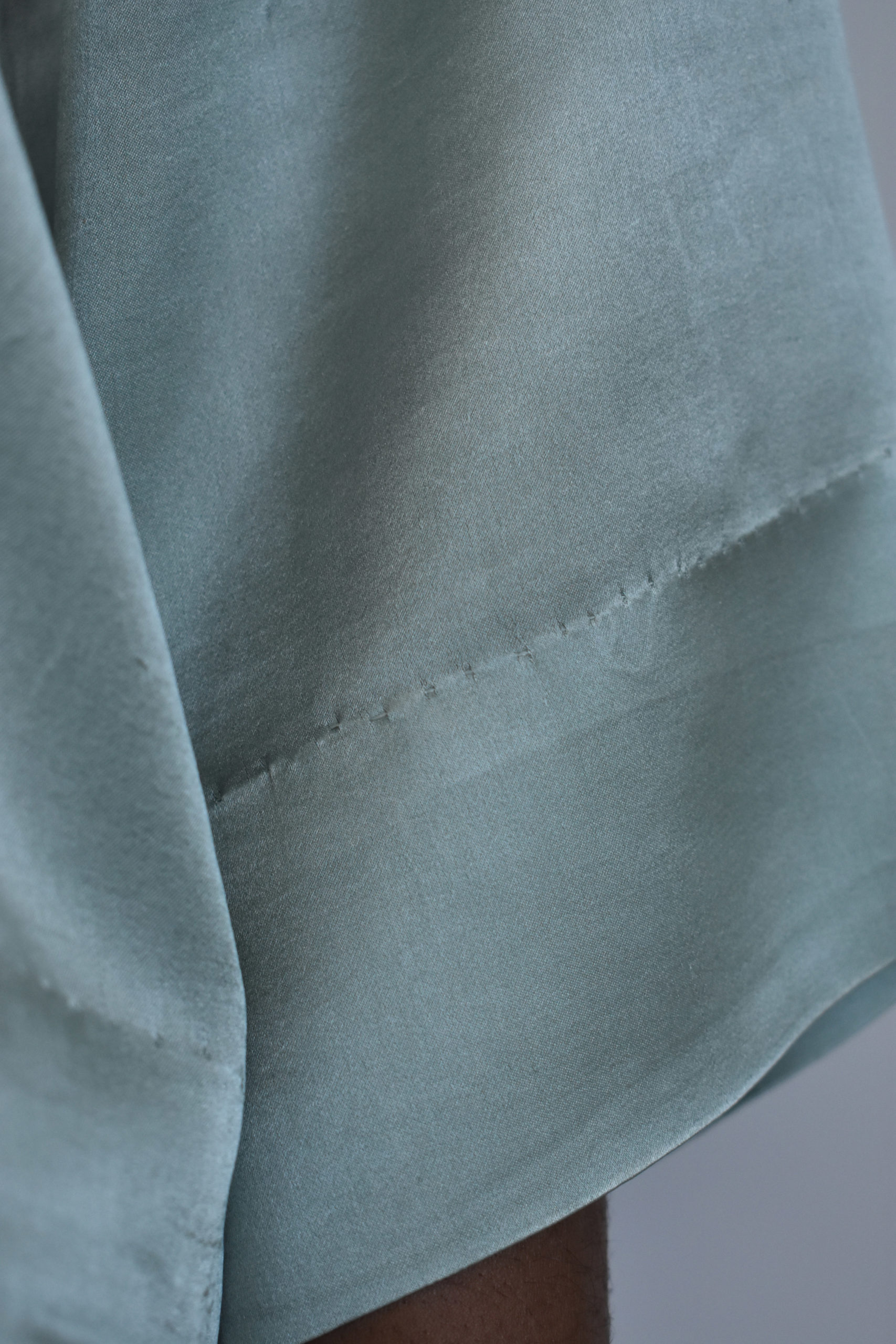 CROPPED SHIRT IN BLUEISH-MINT CHARMEUSE SILK 5 CROPPED SHIRT IN BLUEISH-MINT CHARMEUSE SILK - Image 5