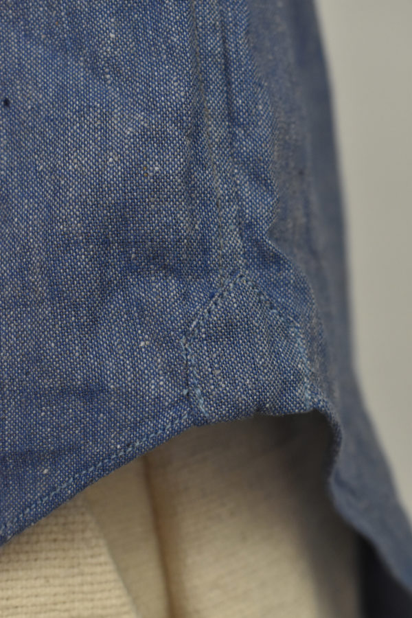 POPOVER SHIRT IN BLUE HANDLOOMED CHAMBRAY 7 POPOVER SHIRT IN BLUE HANDLOOMED CHAMBRAY - Image 7