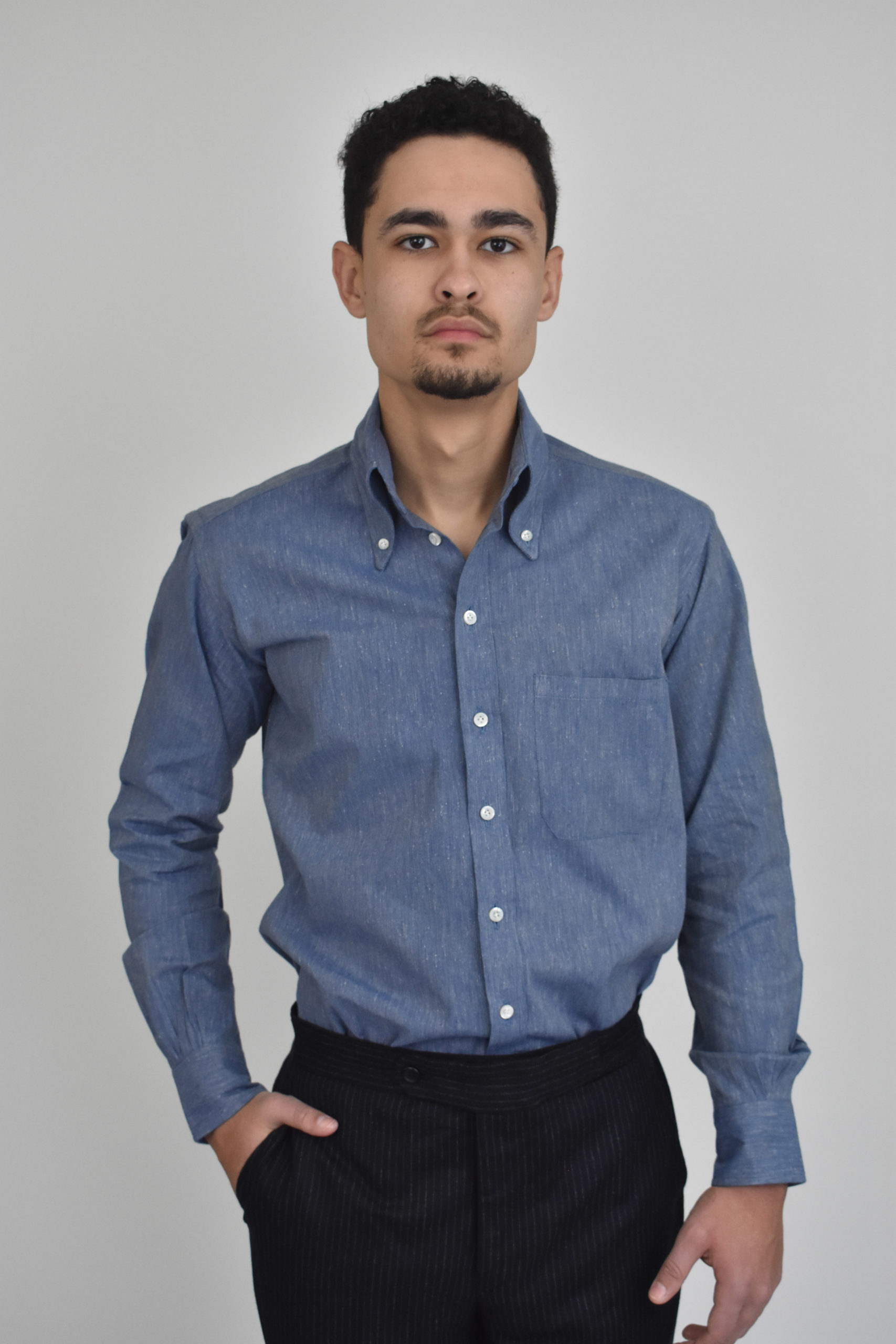 CHAMBRAY BUTTON-DOWN IN HANDLOOMED COTTON