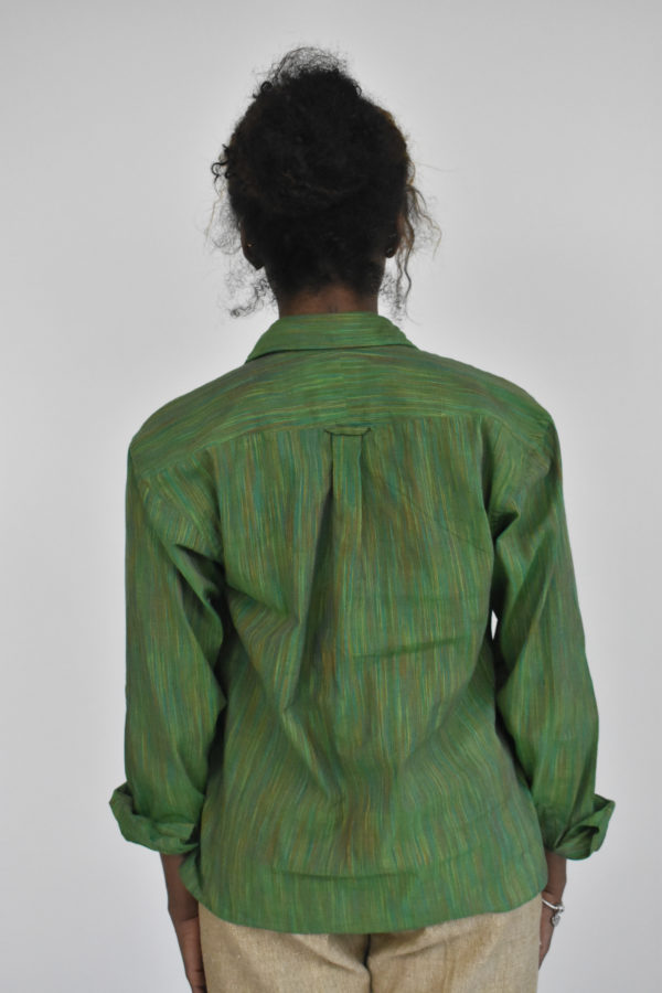 GREEN PLEATED CROPPED SHIRT IN HANDLOOMED COTTON 3 GREEN PLEATED CROPPED SHIRT IN HANDLOOMED COTTON - Image 3