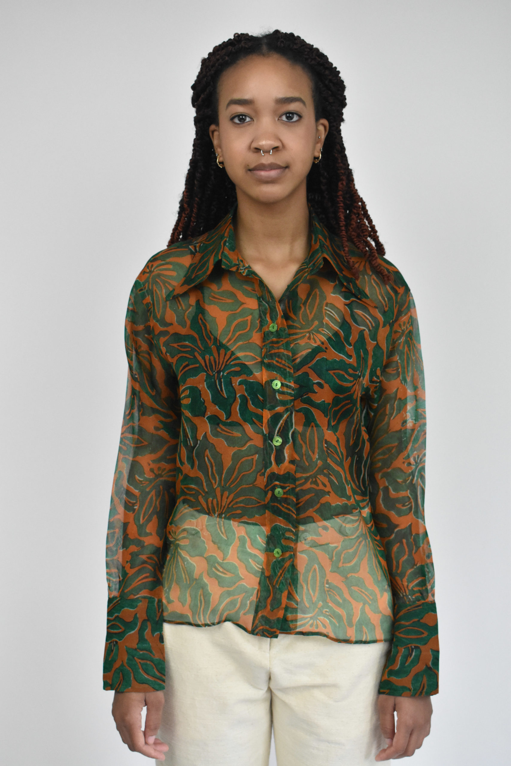 THE LIBRARIAN'S SHIRT IN SHEER LILY HAND-PRINTED SILK 1 THE LIBRARIAN'S SHIRT IN SHEER LILY HAND-PRINTED SILK