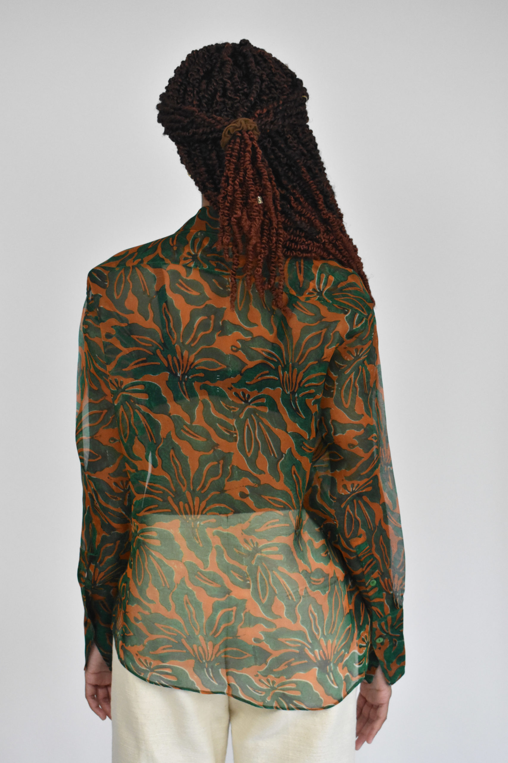 THE LIBRARIAN'S SHIRT IN SHEER LILY HAND-PRINTED SILK 3 THE LIBRARIAN'S SHIRT IN SHEER LILY HAND-PRINTED SILK - Image 3