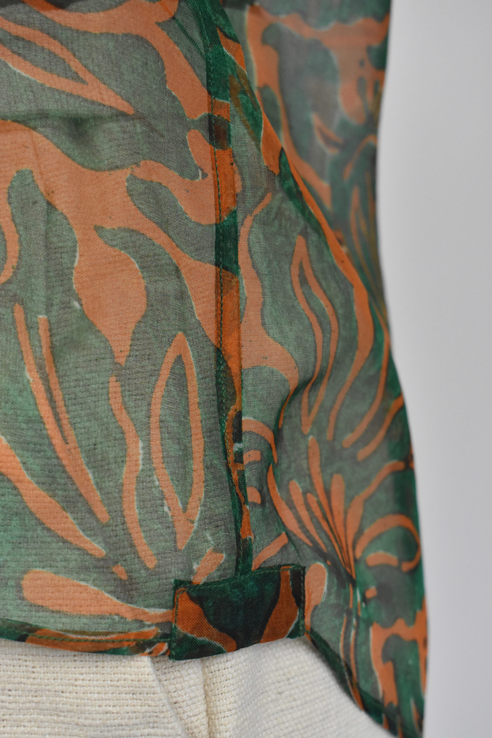 THE LIBRARIAN'S SHIRT IN SHEER LILY HAND-PRINTED SILK 4 THE LIBRARIAN'S SHIRT IN SHEER LILY HAND-PRINTED SILK - Image 4