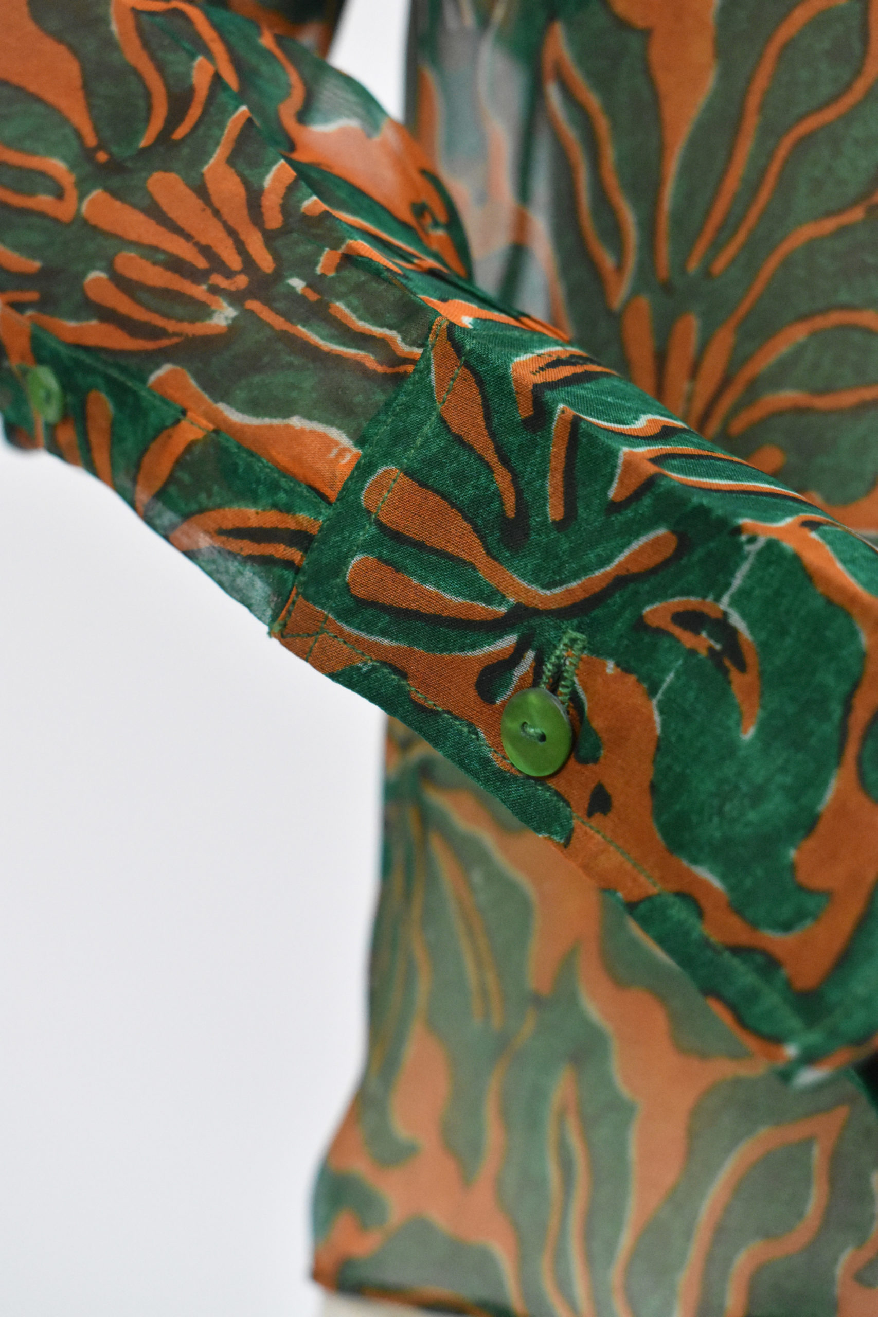 THE LIBRARIAN'S SHIRT IN SHEER LILY HAND-PRINTED SILK 6 THE LIBRARIAN'S SHIRT IN SHEER LILY HAND-PRINTED SILK - Image 6