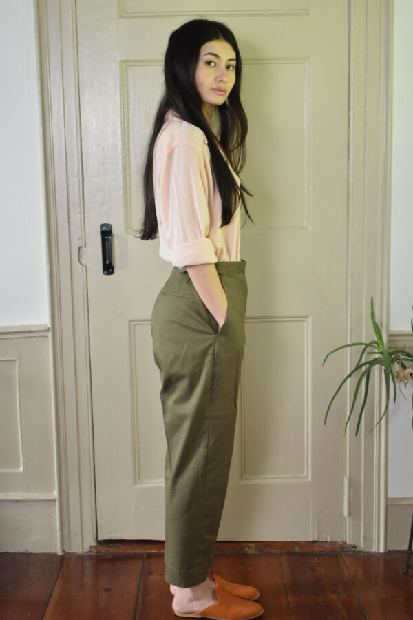 OLIVE TAPERED PANTS IN BRUSHED COTTON TWILL - Image 2