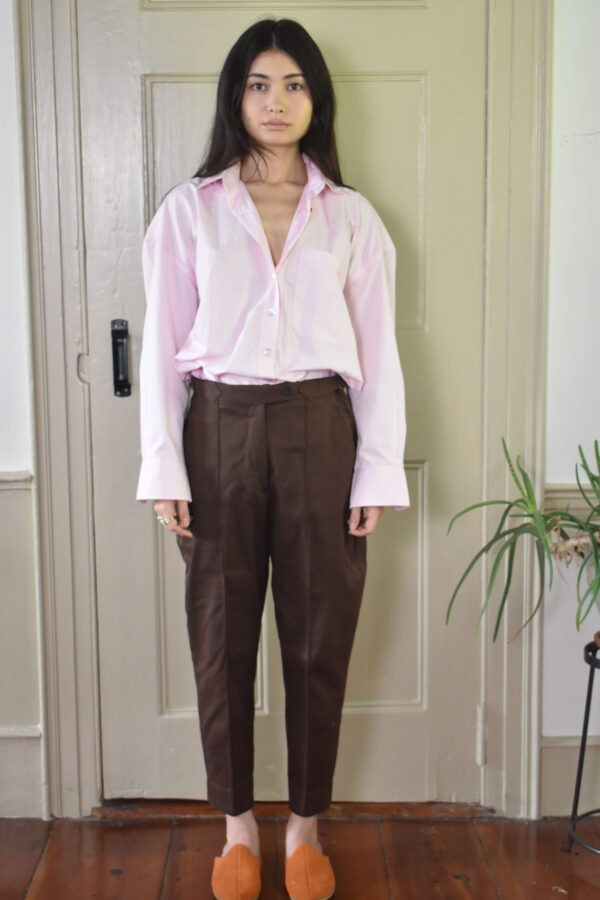 COFFEE PINTUCKED PANTS IN BRUSHED COTTON TWILL 1 COFFEE PINTUCKED PANTS IN BRUSHED COTTON TWILL