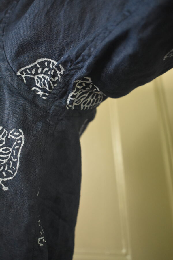 BLOCK-PRINTED PEACOK NAVY LINEN SHIRT 5 BLOCK-PRINTED PEACOK NAVY LINEN SHIRT - Image 5