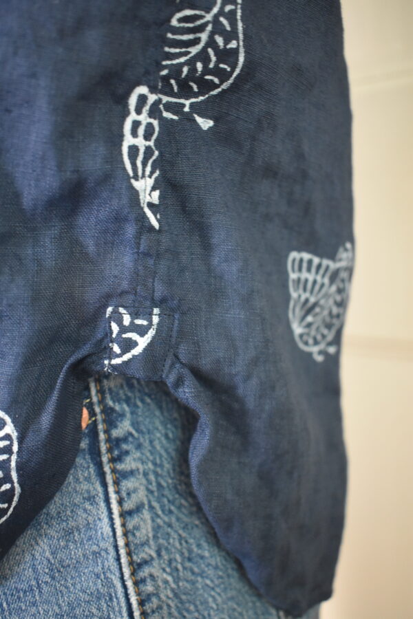 BLOCK-PRINTED PEACOK NAVY LINEN SHIRT 6 BLOCK-PRINTED PEACOK NAVY LINEN SHIRT - Image 6