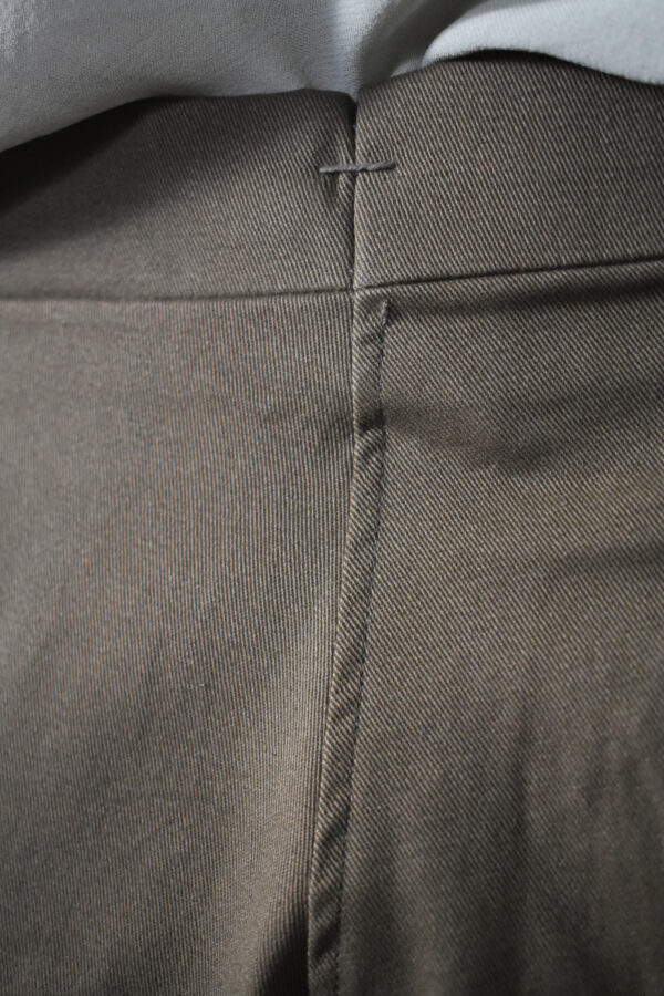 OLIVE STRAIGHT PANTS IN BRUSHED COTTON TWILL 9 OLIVE STRAIGHT PANTS IN BRUSHED COTTON TWILL - Image 9